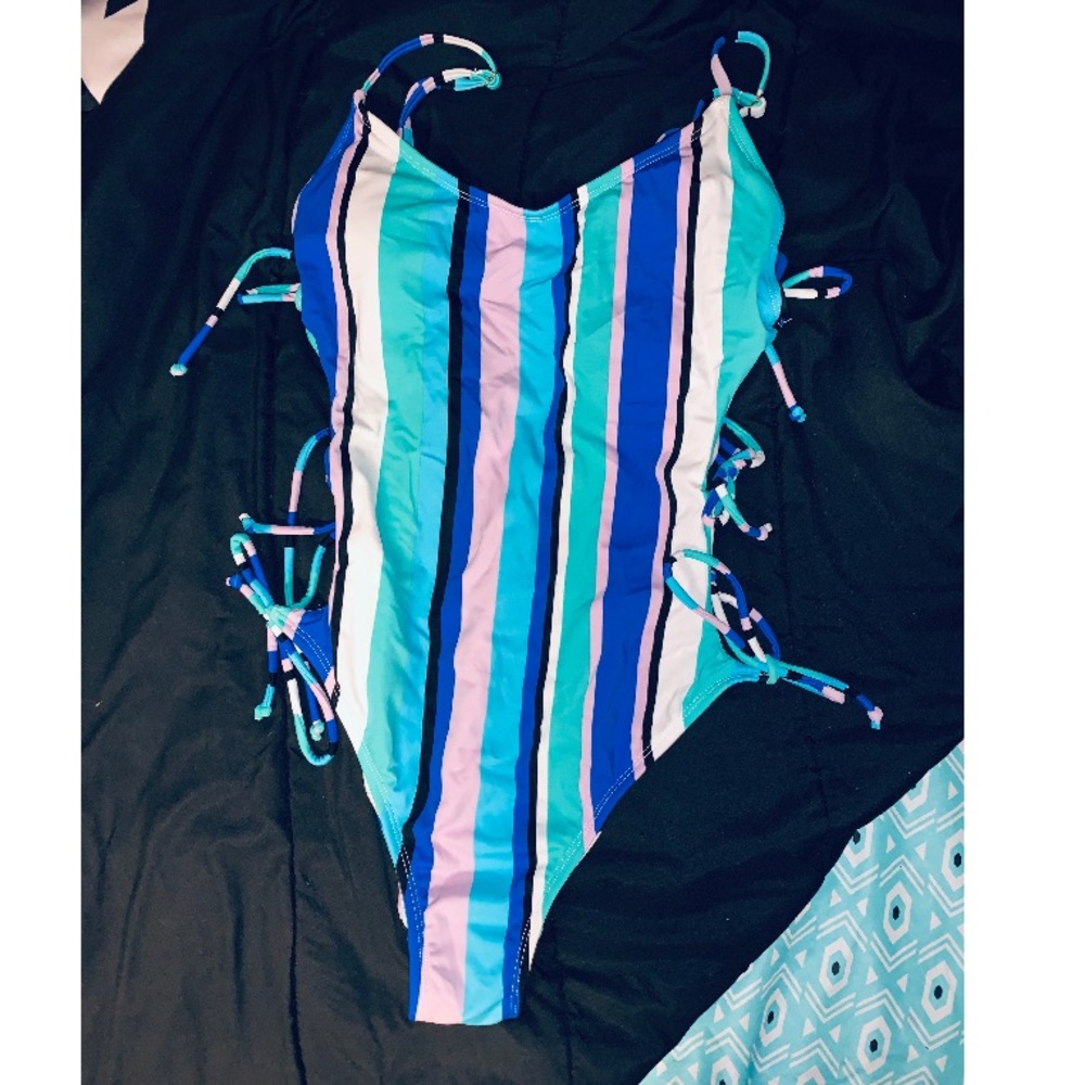 One piece striped swim suit🌸